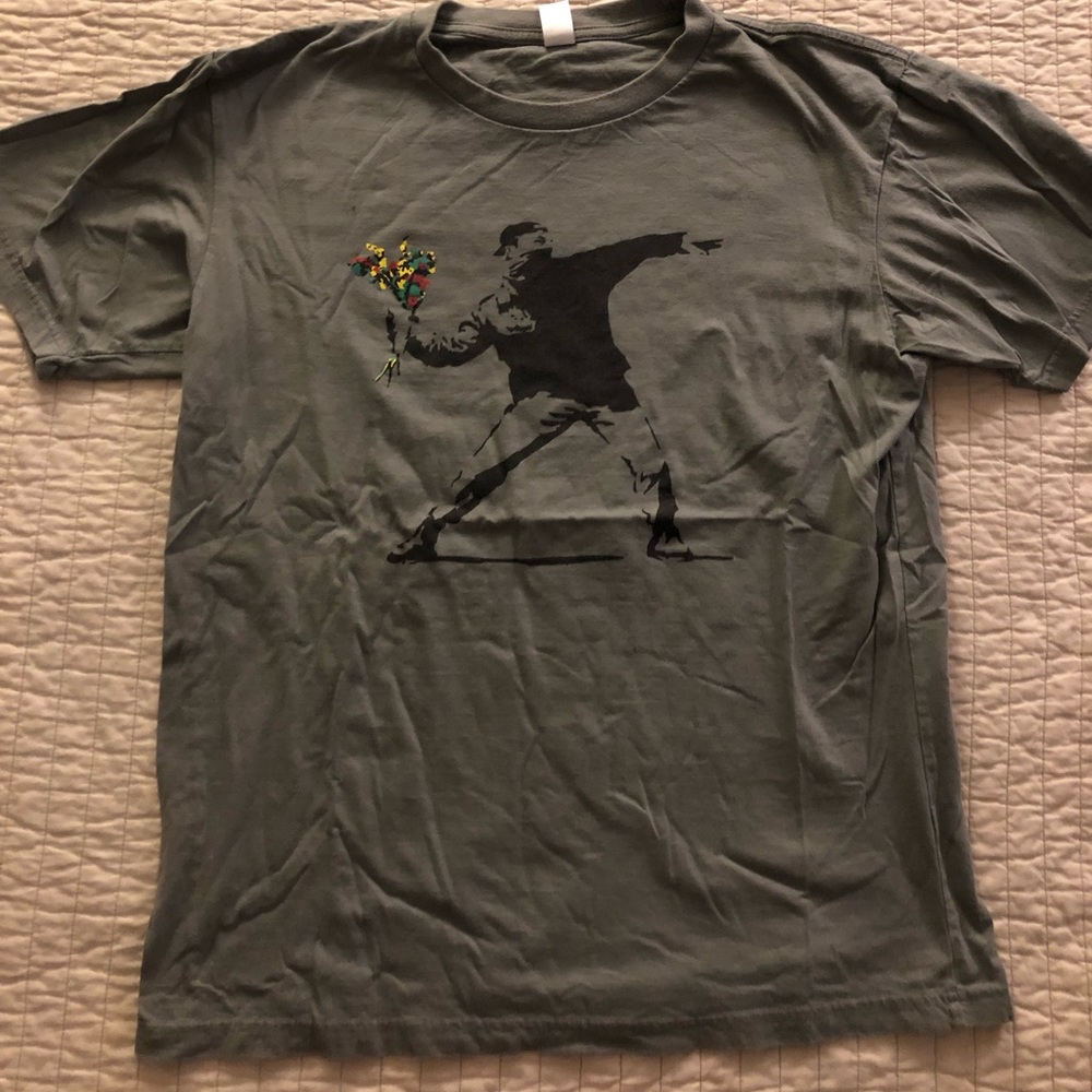 MENS SIZE MED BANSKY T-SHIRT